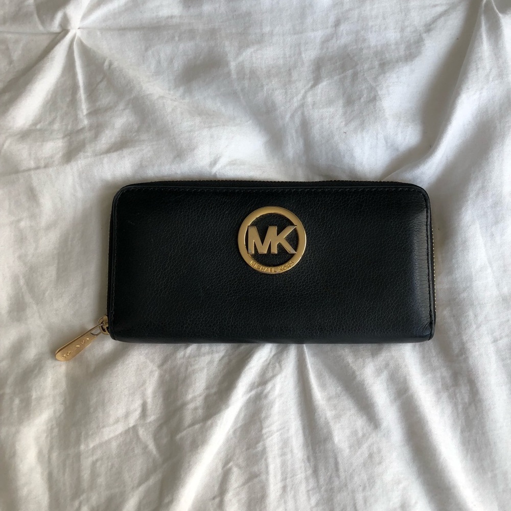 Michael Kors Fulton Full Sized Zip Around Wallet